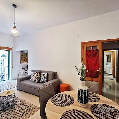 Downtown Apartment *